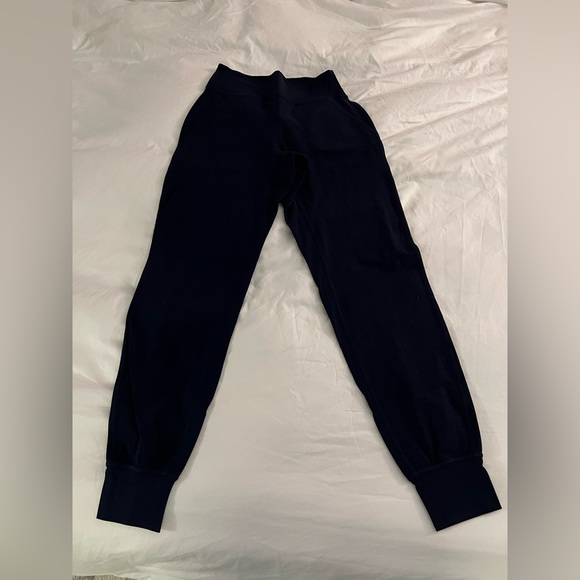 Lululemon Navy Blue Joggers with pockets - Picture 4 of 4